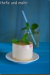Little Peach Tortes with a red heart Little Peach Tortes with a red heart