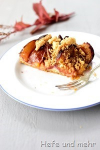 Plum cake with separate baked streusel