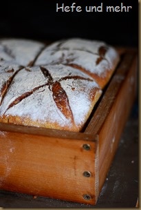 angeschobenes Weizenmischbrot