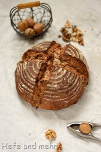 Dinkel-Buttermilchbrot mit Walnüssen