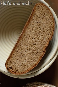 Joghurt-Vollkornbrot mit Honig (1)