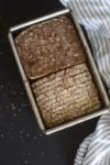 Roggen-Gersten-Vollkornbrot mit Walnüssen und Pflaumen Roggen-Gersten-Vollkornbrot mit Walnüssen und Pflaumen