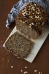 Hafer-Schwarzbrot (glutenfrei) Hafer-Schwarzbrot (glutenfrei)
